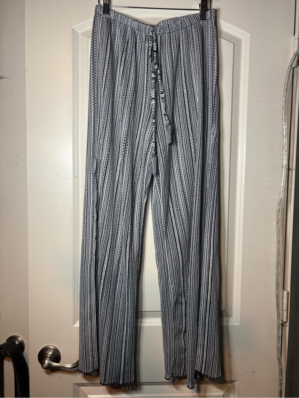 Time and Tru Men’s Vertical Stripe Lounge Pants - Gray